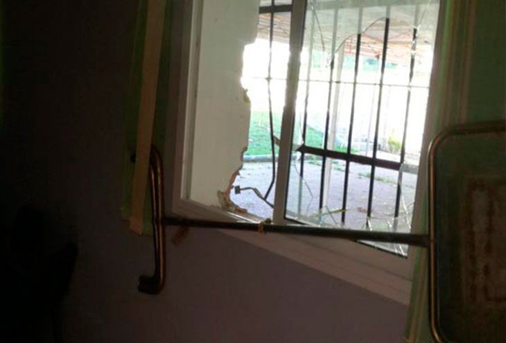 Las oficinas del centro asociativo ‘Villa de Los Barrios’ tras el saqueo