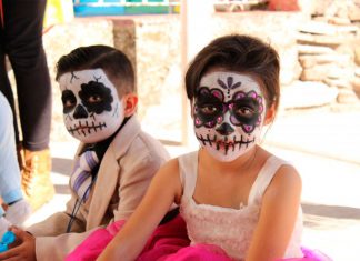 La OCU recomienda no cubrir la cara de los niños y tener cuidado con el maquillaje en Carnaval