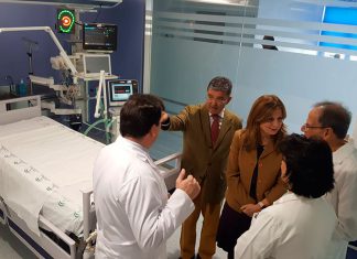 La consejera de Salud, Marina Álvarez visita nuevas instalaciones UCI