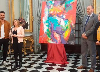Irene García presenta el cuadro del pintor Adrián Torres que será la imagen del Día de la Provincia de Cádiz