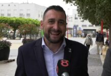 Fran Mesa, candidato número 1 por Cádiz a la Junta por SE ACABÓ LA FIESTA, visita Chicana