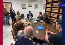 El alcalde de Chiclana entrega las llaves de ocho de las 18 viviendas sociales en régimen de venta de La Cucarela