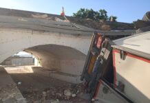 Un camión vuelca en la A-384 a su paso por Bornos sin causar heridos graves