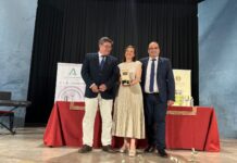 El Instituto El Convento recibe la Medalla de Oro de la Villa de Bornos en su 50.º aniversario