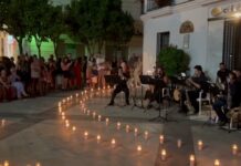 Más de 7.000 velas iluminaron la Noche de las Velas Fenicias