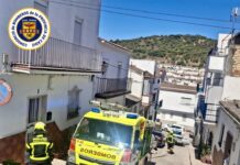 Una olla olvidada al fuego moviliza a los bomberos en la calle Segura de Ubrique