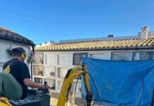 Inician los trabajos para exhumar una posible fosa común en el cementerio de Benaocaz