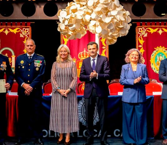 El alcalde de Cádiz pone en valor la labor de la Policía Local como garantía de seguridad y convivencia en la ciudad