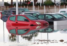 Una fuerte tromba de agua y granizo en Arcos deja una veintena de avisos por casas y calles anegadas